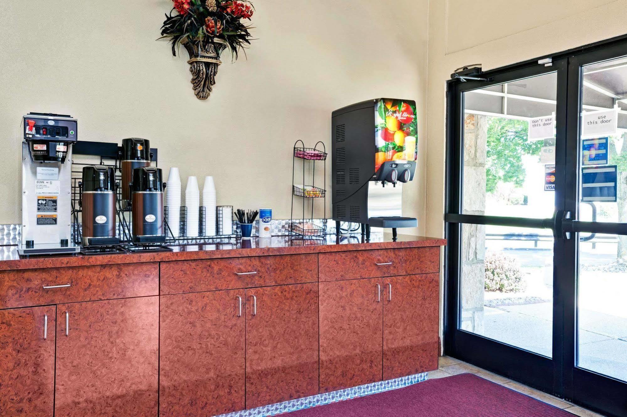 Knights Inn Charleston West Virginia Εξωτερικό φωτογραφία