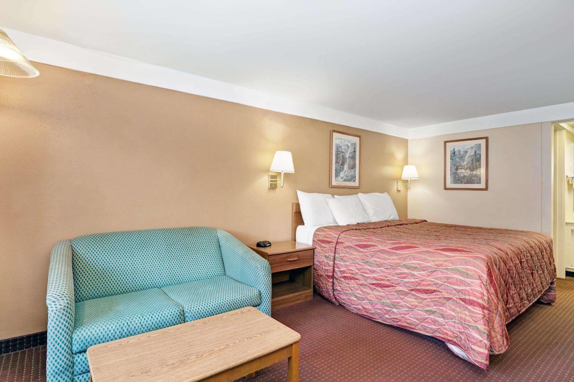 Knights Inn Charleston West Virginia Εξωτερικό φωτογραφία