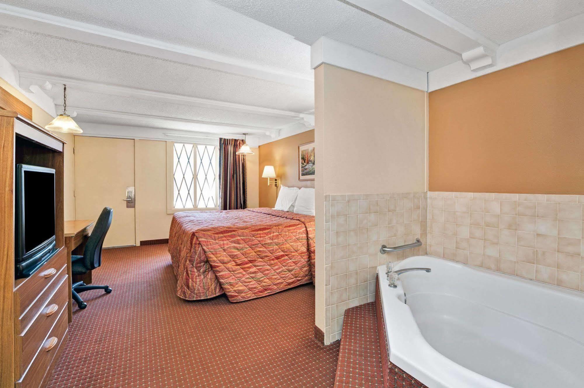 Knights Inn Charleston West Virginia Εξωτερικό φωτογραφία