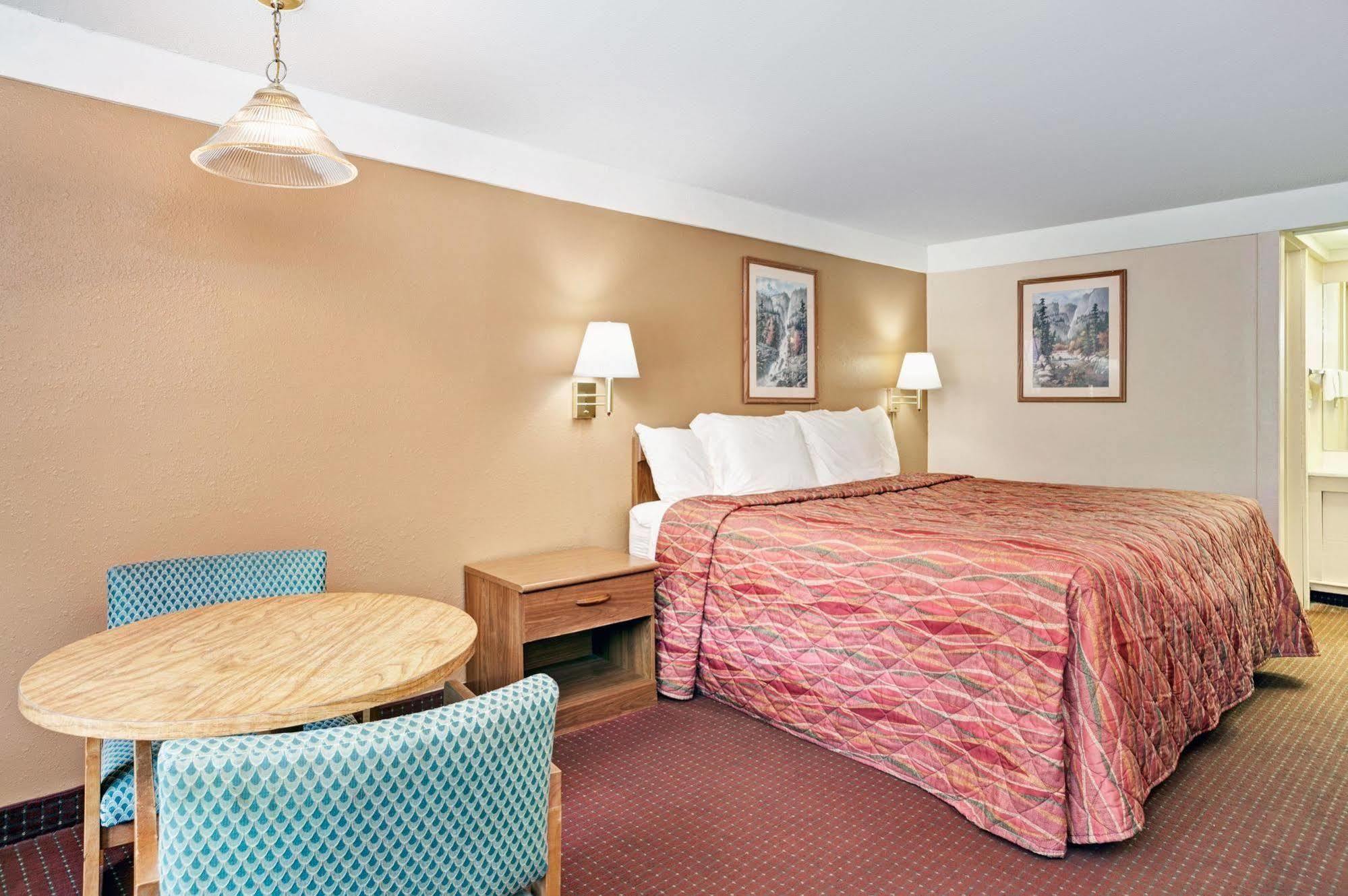 Knights Inn Charleston West Virginia Εξωτερικό φωτογραφία